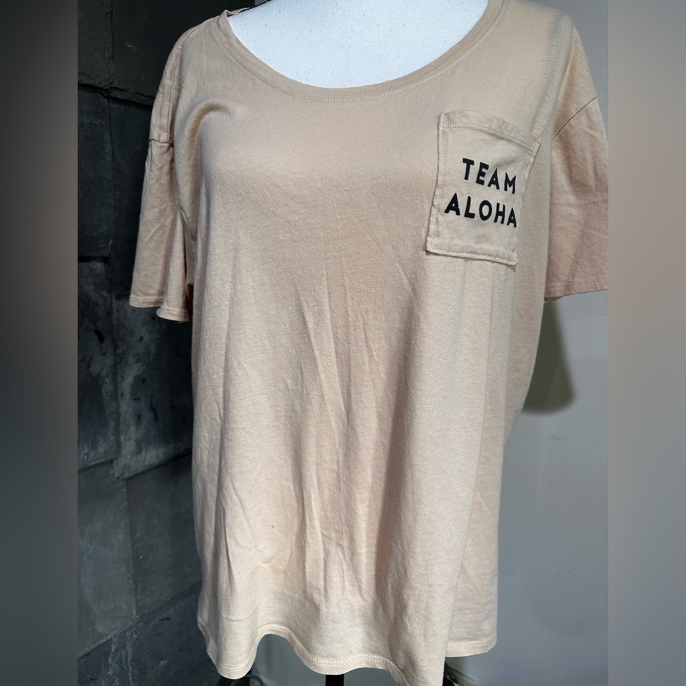Hawaii designed Guava Shop Tee Shirt